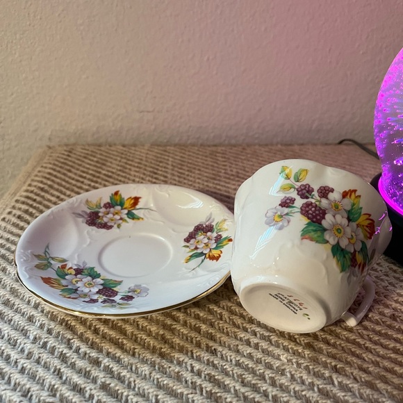 Heathcote Elegant Floral Teacup and Saucer Set - White made in England - Picture 3 of 6